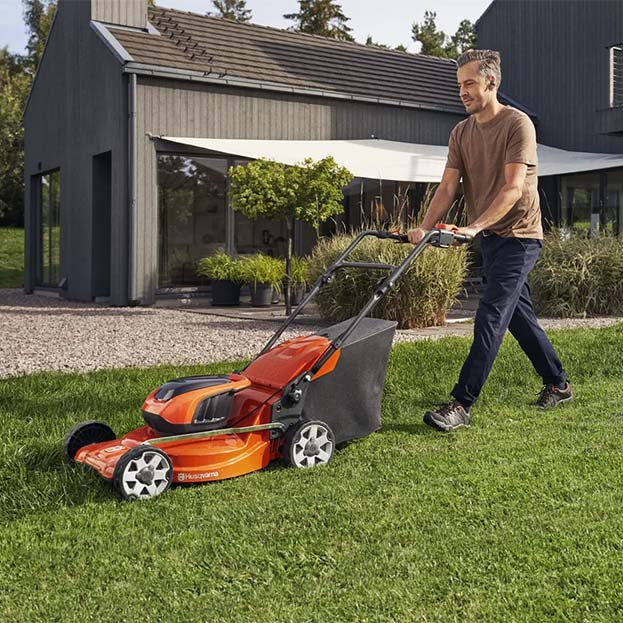 HUSQVARNA - Tagliaerba LC 142iS